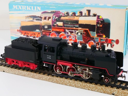 Märklin 3003 locomotiva - , a