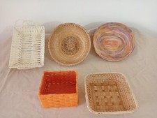 LOTTO CESTINI DI VARIE FORME RAFFIA/RATTAN/PLASTICA N°5 PZ.(s38)