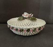 CENTROTAVOLA IN CERAMICA TRAFORATA CON DECORI