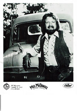 Foto MEL MCDANIEL FIRMATA