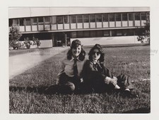 Due giovani donne piuttosto