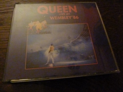 Queen live wembley - queen, 2