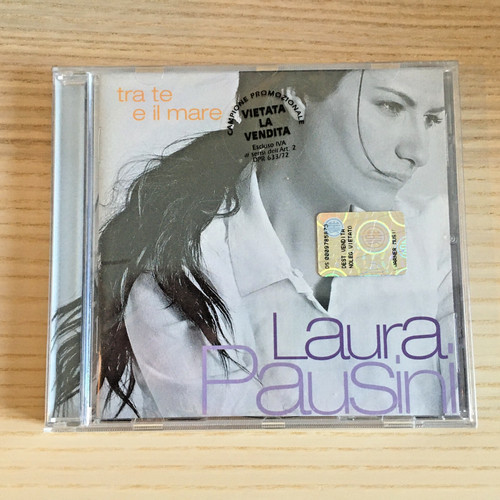 Laura pausini tra e il - _,