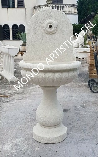Fontana parete muro con - a,