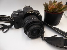 Olympus E-410 DSLR fotocamera digitale funzionante con obiettivo Olympus Digital Zuiko 17,5-45 mm