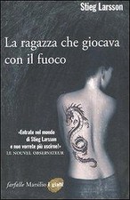 Ragazza che giocava con il - la,