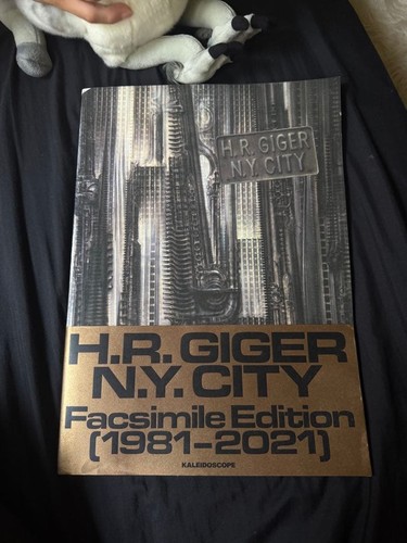 Giger y city art book - h.r.,