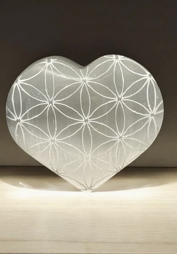 Cuore selenite con fiore - cm.7,