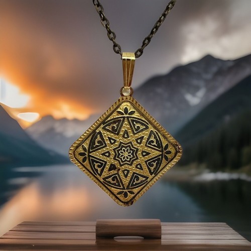 Collana con ciondolo vintage
