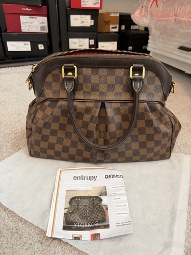Louis vuitton damier - vuitton, ebene