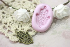 stampo in gomma siliconica per fimo cernit forma Mano di Fatima 2,4cm x 3,8cm