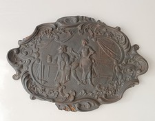 Centro Tavolo In Ghisa Scena