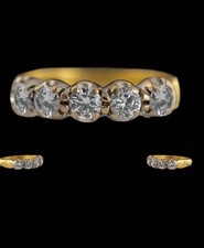 Anello in oro 18 kt con cinque