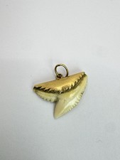Ciondolo Oro Giallo Dente Squalo 18 Kt 