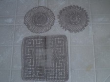 LOTTO 3 ANTICHI PICCOLI CENTRINI RICAMATI - INIZI DEL '900 MAI USATI