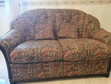 Divani due posti a fantasia con cuscinetti inclusi