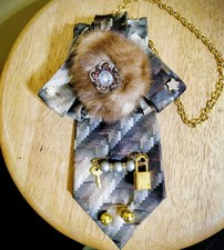 CRAVATTA DONNA RIDISEGNATA CON