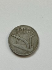 Moneta di 10 Lire italiane del 1953 in buono stato.