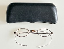 Occhiali con custodia vintage