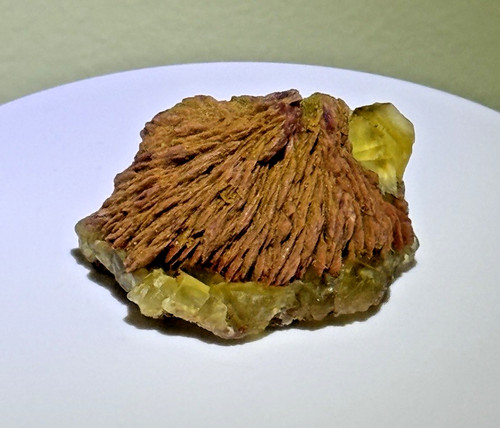 Fluorite gialla unica con