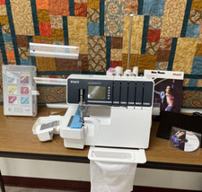 Serger Pfaff Coverlock 4.0 Coverstitch usato con tavolo allungabile e piedini aggiuntivi