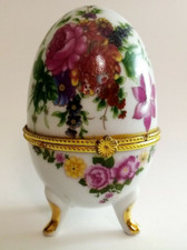 UOVO  IN PORCELLANA STILE