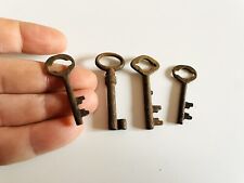 🟢 4 antiche e PICCOLISSIME chiavi per forziere  XIX Sec lotto 14 lunghezza 3cm