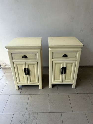 Coppia comodini beige con