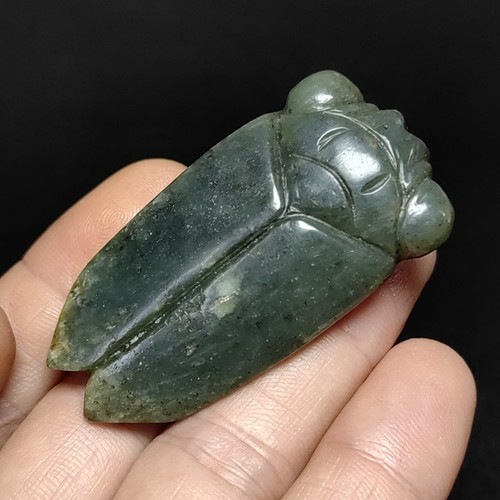Ciondolo statua cicada