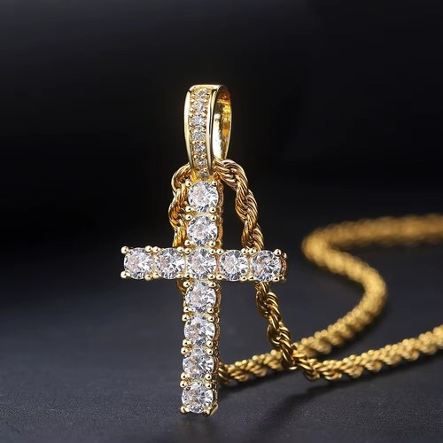 Collana con ciondolo croce