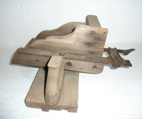 Antico attrezzo primitivo - , da