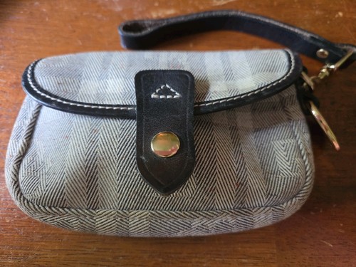 Dooney bourke signature - bourke,