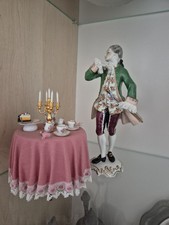 Statua in porcellana della