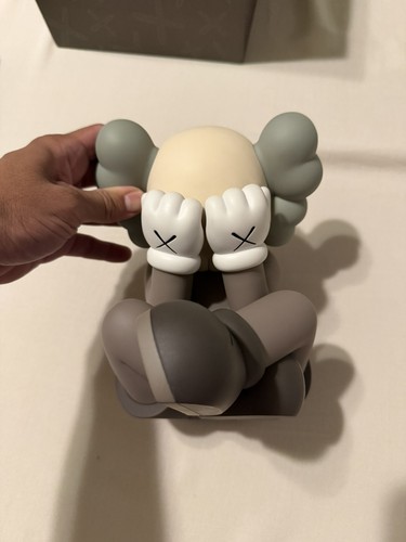 Kaws statuina vinile compagno - kaws,