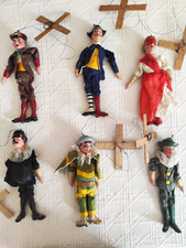 Gruppo di marionette antiche