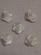 72 - LOTTO N.  5  FIORI PANNA