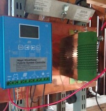 Regolatore di carica ibrido