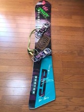 Snowboard modello asimmetrico