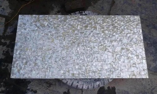 Tavolo madreperla - in,