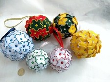 NR. 06 PALLINE DI NATALE NINNOLI, IN POLISTIROLO CON FIORI DI STOFFA E STRASSE