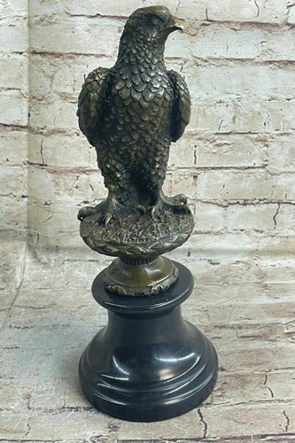 Statua aquila in - statua, un'aquila