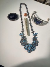 Un set di gioielli vintage