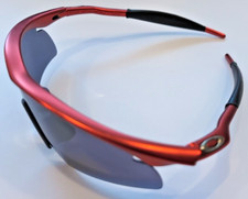 OCCHIALI DA SOLE OAKLEY MONTATURA M ROSSO FMJ CON LENTE IBRIDA IRIDIO NERO