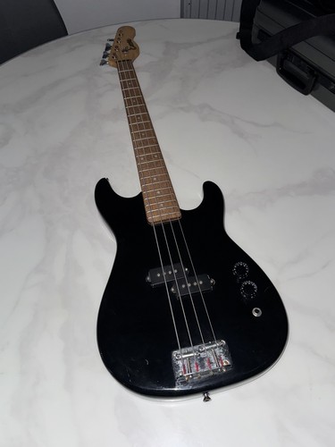 Basso elettrico encore - basso,
