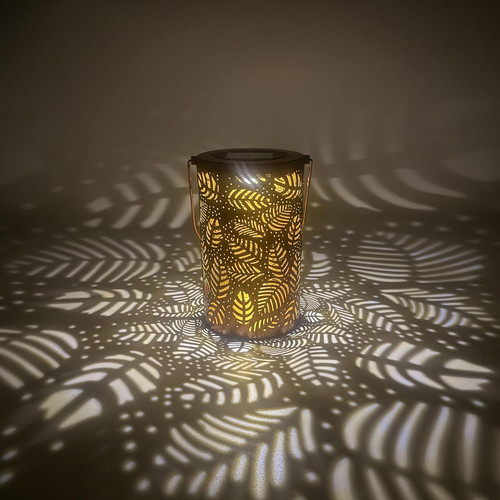 Lampada solare con - lampada, foglie