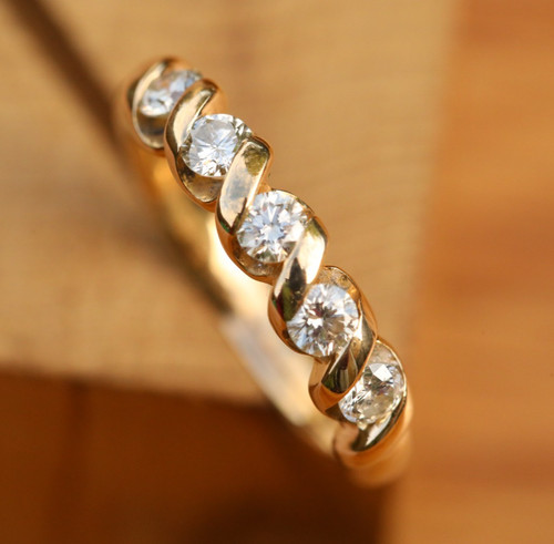 Anello fascia oro giallo - in,
