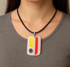 COLLANA CON PENDAGLIO IN VETRO TEMA ASTRATTO FANTASIA
