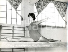 1956 USCIO - Nazionale Ginnastica Artistica - Atleta in spaccata sulla trave 