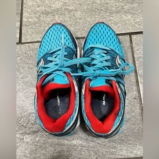 Womens Saucony shoe