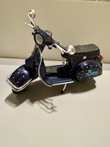 Modellino vespa baci - vespa,